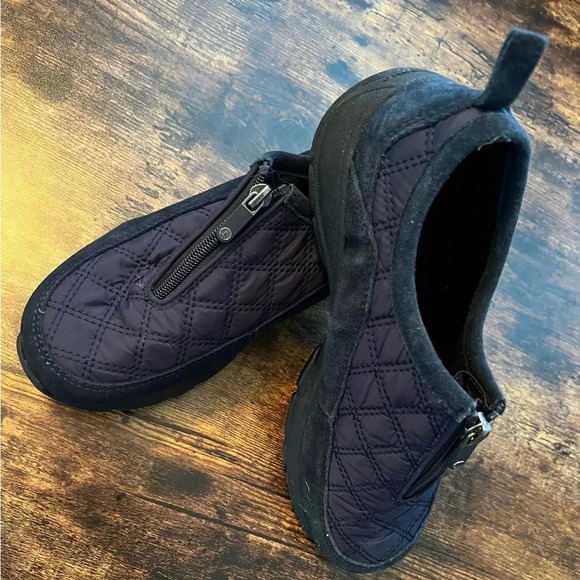 Lands End | womens zip moc shoes. Size: 7B - Picture 1 of 15